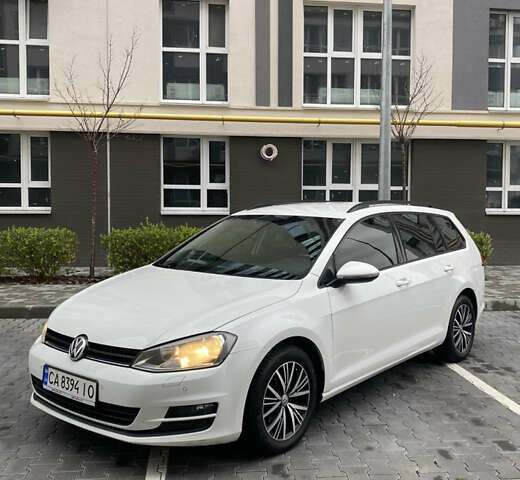 Белый Фольксваген Гольф, объемом двигателя 1.6 л и пробегом 275 тыс. км за 8700 $, фото 1 на Automoto.ua