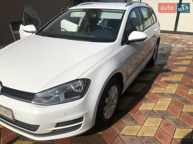 Белый Фольксваген Гольф, объемом двигателя 1.6 л и пробегом 233 тыс. км за 9000 $, фото 1 на Automoto.ua