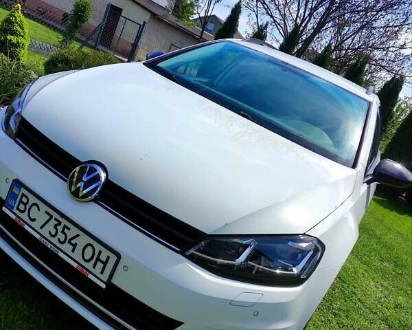 Белый Фольксваген Гольф, объемом двигателя 1.6 л и пробегом 240 тыс. км за 12000 $, фото 1 на Automoto.ua