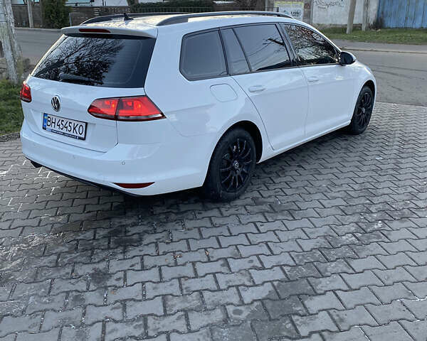 Белый Фольксваген Гольф, объемом двигателя 1.6 л и пробегом 162 тыс. км за 12500 $, фото 1 на Automoto.ua
