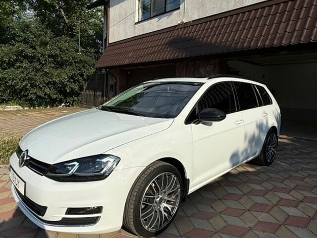 Белый Фольксваген Гольф, объемом двигателя 1.8 л и пробегом 215 тыс. км за 12000 $, фото 1 на Automoto.ua