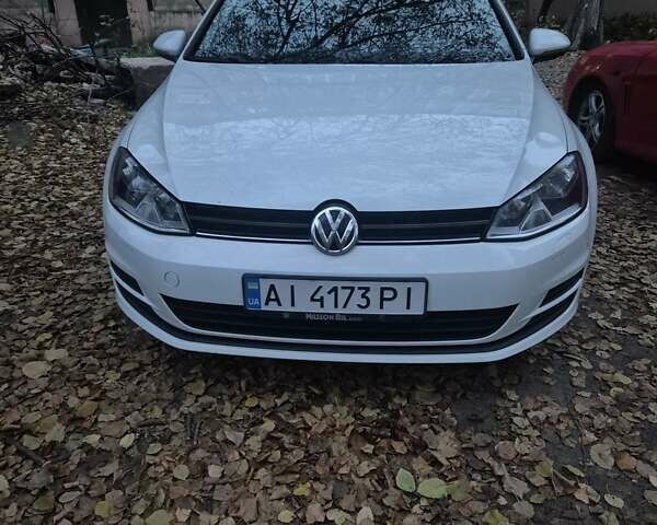 Белый Фольксваген Гольф, объемом двигателя 1.6 л и пробегом 263 тыс. км за 9900 $, фото 1 на Automoto.ua