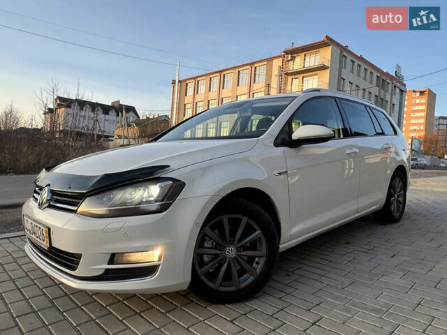 Белый Фольксваген Гольф, объемом двигателя 1.6 л и пробегом 241 тыс. км за 11600 $, фото 1 на Automoto.ua