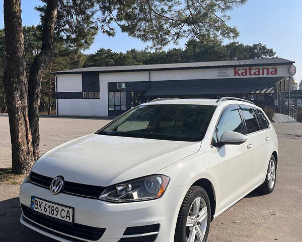 Белый Фольксваген Гольф, объемом двигателя 1.97 л и пробегом 133 тыс. км за 12500 $, фото 1 на Automoto.ua