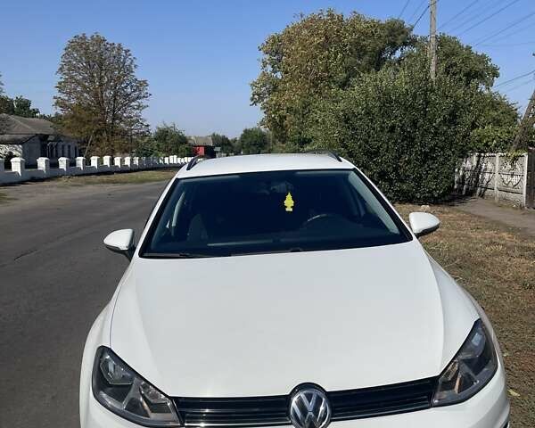 Белый Фольксваген Гольф, объемом двигателя 1.6 л и пробегом 240 тыс. км за 10600 $, фото 1 на Automoto.ua