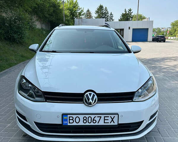 Белый Фольксваген Гольф, объемом двигателя 1.6 л и пробегом 202 тыс. км за 10800 $, фото 1 на Automoto.ua