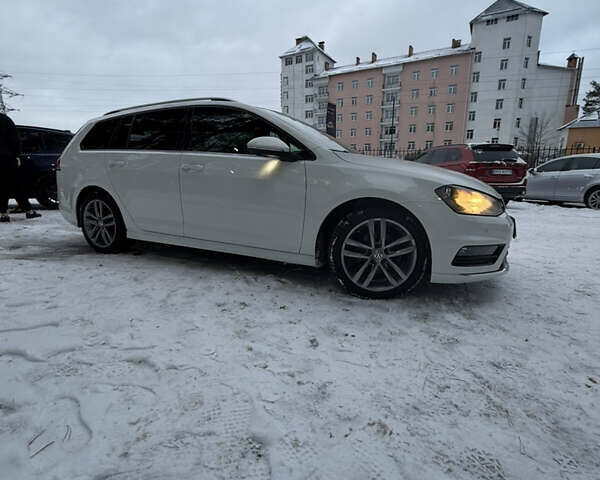 Белый Фольксваген Гольф, объемом двигателя 1.6 л и пробегом 199 тыс. км за 12900 $, фото 1 на Automoto.ua