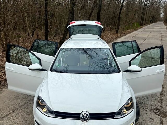 Белый Фольксваген Гольф, объемом двигателя 1.6 л и пробегом 275 тыс. км за 10500 $, фото 1 на Automoto.ua