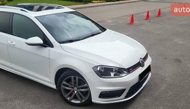 Белый Фольксваген Гольф, объемом двигателя 1.6 л и пробегом 198 тыс. км за 12000 $, фото 1 на Automoto.ua