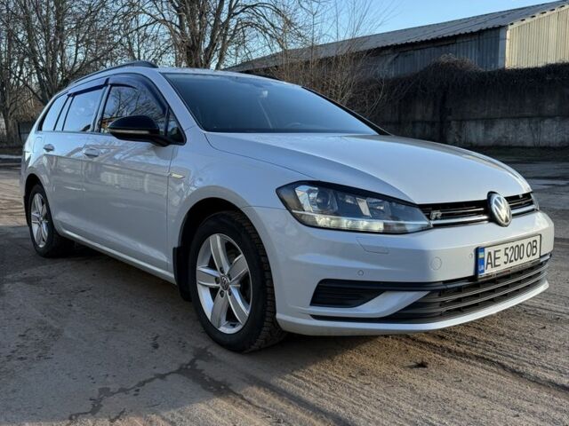 Белый Фольксваген Гольф, объемом двигателя 1.6 л и пробегом 215 тыс. км за 14000 $, фото 1 на Automoto.ua