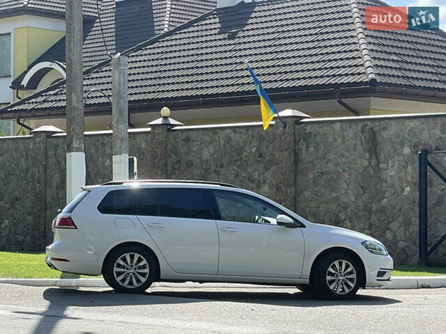 Белый Фольксваген Гольф, объемом двигателя 2 л и пробегом 206 тыс. км за 13800 $, фото 1 на Automoto.ua