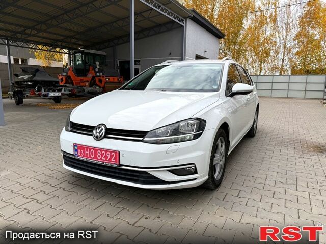 Белый Фольксваген Гольф, объемом двигателя 1.6 л и пробегом 19000 тыс. км за 13600 $, фото 1 на Automoto.ua