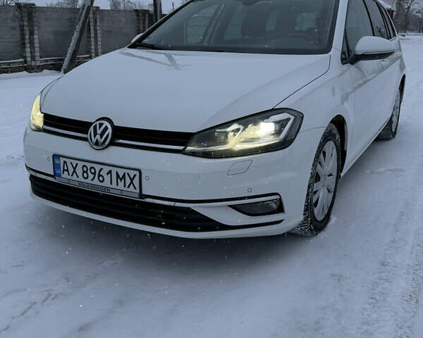 Белый Фольксваген Гольф, объемом двигателя 1.97 л и пробегом 242 тыс. км за 15100 $, фото 1 на Automoto.ua