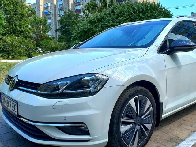 Белый Фольксваген Гольф, объемом двигателя 2 л и пробегом 202 тыс. км за 13600 $, фото 1 на Automoto.ua