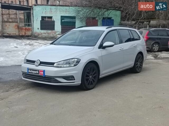 Белый Фольксваген Гольф, объемом двигателя 1.6 л и пробегом 264 тыс. км за 9990 $, фото 1 на Automoto.ua