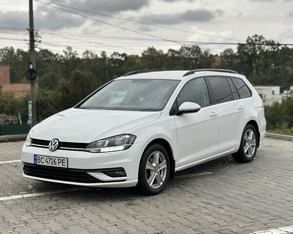 Фольксваген Гольф 2017 в Черновцах на Automoto.ua Белый Фольксваген Гольф, объемом двигателя 1.6 л и пробегом 275 тыс. км за 10900 $, фото 1 на Automoto.ua