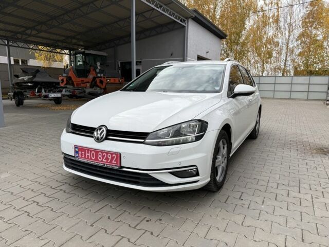 Белый Фольксваген Гольф, объемом двигателя 1.6 л и пробегом 190 тыс. км за 12300 $, фото 1 на Automoto.ua