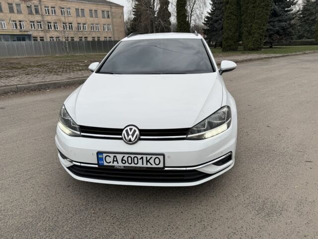 Белый Фольксваген Гольф, объемом двигателя 2 л и пробегом 255 тыс. км за 12599 $, фото 1 на Automoto.ua