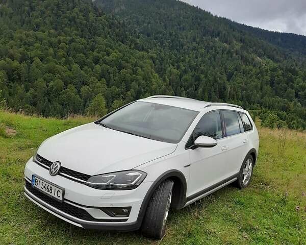 Белый Фольксваген Гольф, объемом двигателя 2 л и пробегом 233 тыс. км за 17300 $, фото 1 на Automoto.ua