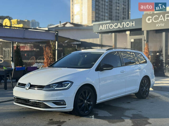 Белый Фольксваген Гольф, объемом двигателя 1.97 л и пробегом 220 тыс. км за 15999 $, фото 1 на Automoto.ua