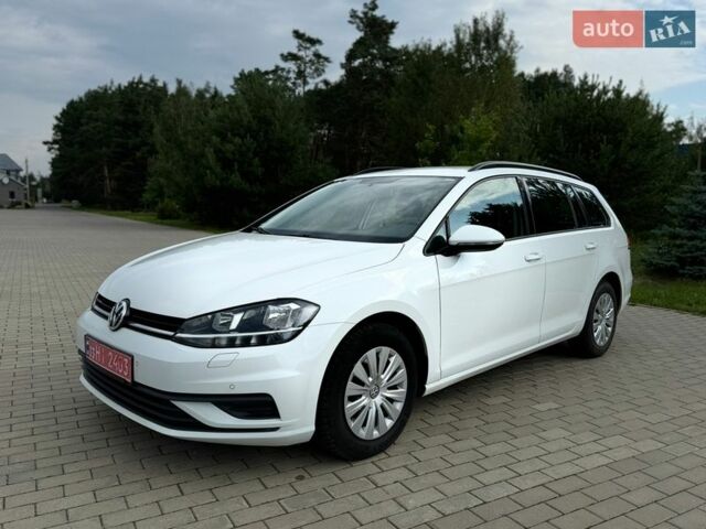 Белый Фольксваген Гольф, объемом двигателя 1.6 л и пробегом 211 тыс. км за 12500 $, фото 1 на Automoto.ua