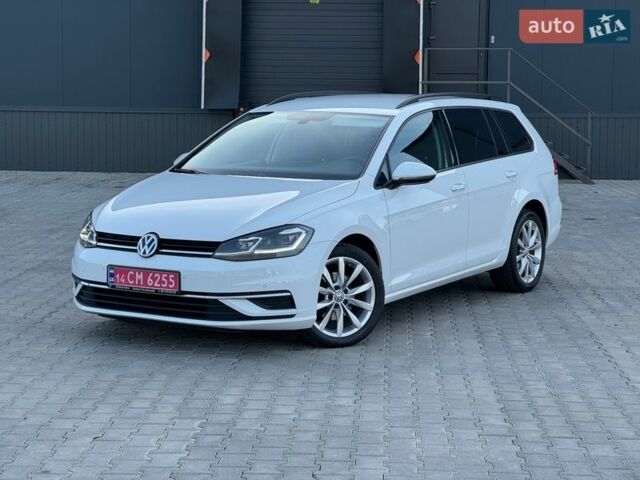 Белый Фольксваген Гольф, объемом двигателя 1.6 л и пробегом 231 тыс. км за 12999 $, фото 1 на Automoto.ua