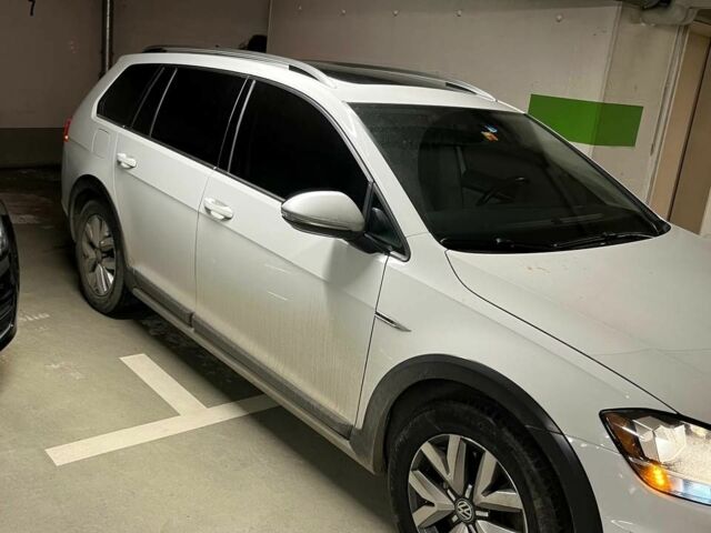 Белый Фольксваген Гольф, объемом двигателя 1.8 л и пробегом 110 тыс. км за 16000 $, фото 1 на Automoto.ua