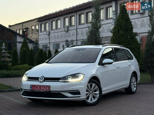 Белый Фольксваген Гольф, объемом двигателя 1.6 л и пробегом 240 тыс. км за 13200 $, фото 1 на Automoto.ua