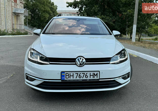 Белый Фольксваген Гольф, объемом двигателя 1.97 л и пробегом 212 тыс. км за 16900 $, фото 1 на Automoto.ua