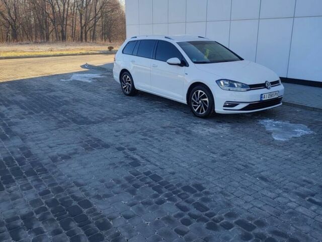 Белый Фольксваген Гольф, объемом двигателя 1.6 л и пробегом 234 тыс. км за 13000 $, фото 1 на Automoto.ua