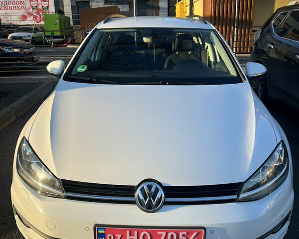 Белый Фольксваген Гольф, объемом двигателя 1.6 л и пробегом 273 тыс. км за 13600 $, фото 1 на Automoto.ua