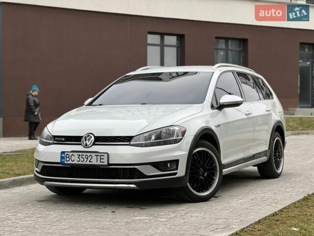 Білий Фольксваген Гольф, об'ємом двигуна 1.8 л та пробігом 152 тис. км за 11800 $, фото 1 на Automoto.ua