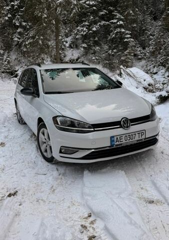 Белый Фольксваген Гольф, объемом двигателя 1.8 л и пробегом 168 тыс. км за 14999 $, фото 1 на Automoto.ua