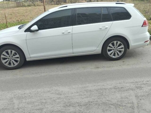 Белый Фольксваген Гольф, объемом двигателя 1.6 л и пробегом 227 тыс. км за 16494 $, фото 1 на Automoto.ua