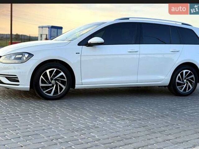 Белый Фольксваген Гольф, объемом двигателя 1.6 л и пробегом 234 тыс. км за 13100 $, фото 1 на Automoto.ua