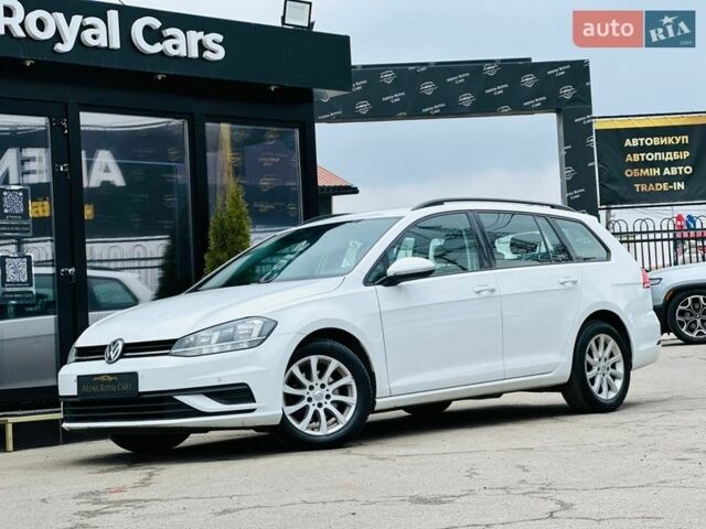 Белый Фольксваген Гольф, объемом двигателя 1.6 л и пробегом 307 тыс. км за 13900 $, фото 1 на Automoto.ua