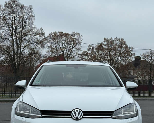 Белый Фольксваген Гольф, объемом двигателя 1.6 л и пробегом 273 тыс. км за 13300 $, фото 1 на Automoto.ua