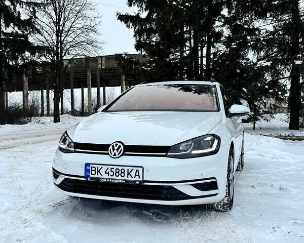 Білий Фольксваген Гольф, об'ємом двигуна 1.6 л та пробігом 219 тис. км за 12800 $, фото 1 на Automoto.ua