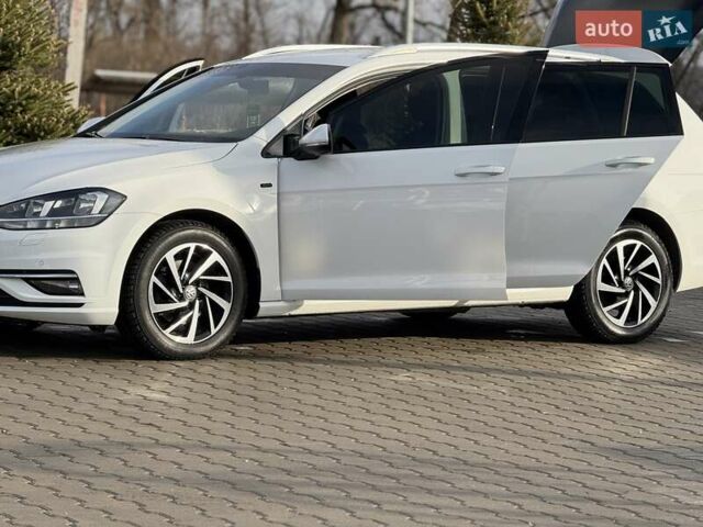 Белый Фольксваген Гольф, объемом двигателя 1.6 л и пробегом 222 тыс. км за 13350 $, фото 1 на Automoto.ua