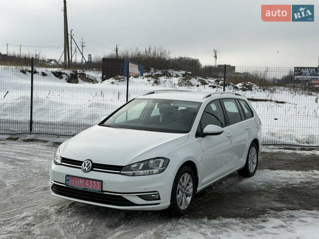 Белый Фольксваген Гольф, объемом двигателя 1.6 л и пробегом 263 тыс. км за 12950 $, фото 1 на Automoto.ua