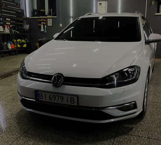 Белый Фольксваген Гольф, объемом двигателя 1.97 л и пробегом 241 тыс. км за 17800 $, фото 1 на Automoto.ua