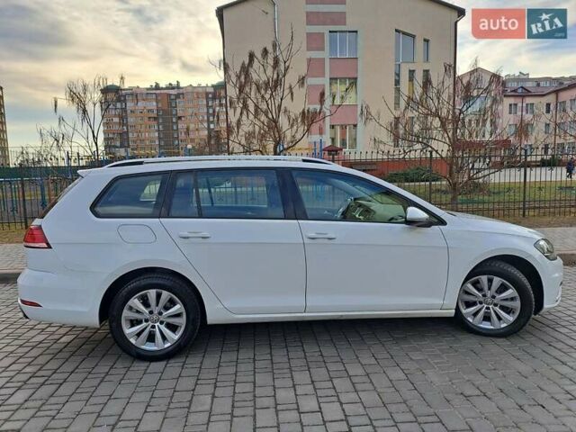 Белый Фольксваген Гольф, объемом двигателя 2 л и пробегом 217 тыс. км за 15700 $, фото 1 на Automoto.ua
