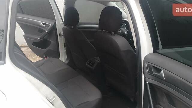 Белый Фольксваген Гольф, объемом двигателя 1.4 л и пробегом 177 тыс. км за 12000 $, фото 1 на Automoto.ua