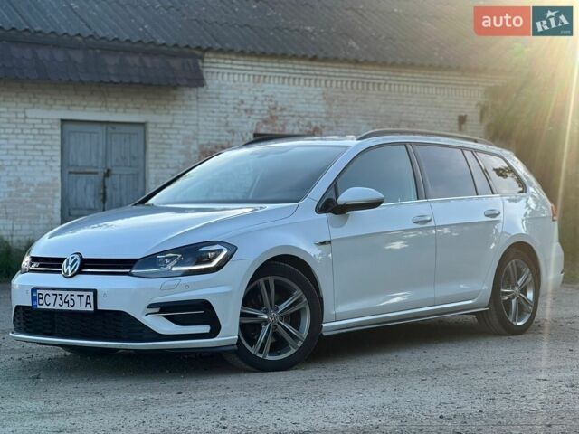 Белый Фольксваген Гольф, объемом двигателя 1.97 л и пробегом 250 тыс. км за 16200 $, фото 1 на Automoto.ua