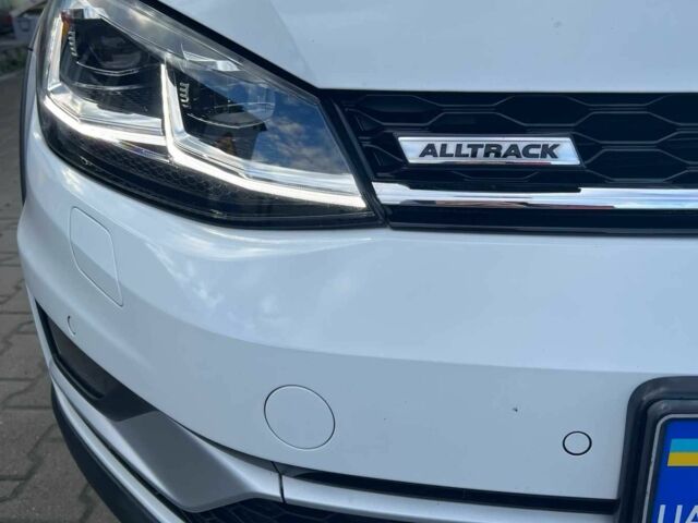 Белый Фольксваген Гольф, объемом двигателя 2 л и пробегом 227 тыс. км за 19700 $, фото 1 на Automoto.ua