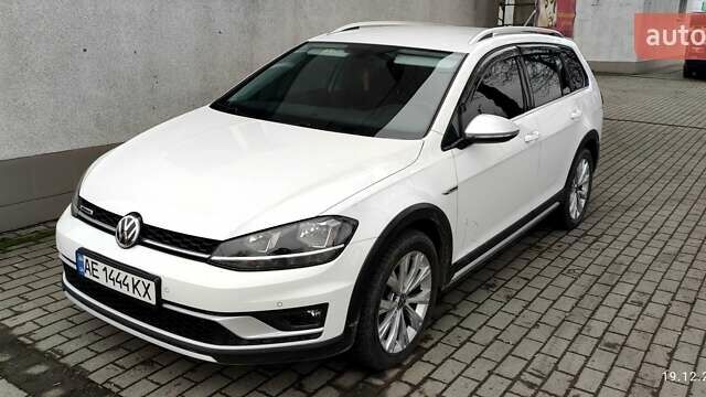 Белый Фольксваген Гольф, объемом двигателя 2 л и пробегом 212 тыс. км за 22000 $, фото 1 на Automoto.ua