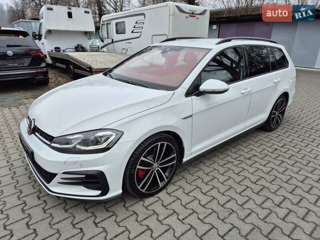 Белый Фольксваген Гольф, объемом двигателя 2 л и пробегом 198 тыс. км за 19199 $, фото 1 на Automoto.ua