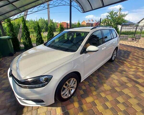 Белый Фольксваген Гольф, объемом двигателя 1.6 л и пробегом 174 тыс. км за 14750 $, фото 1 на Automoto.ua