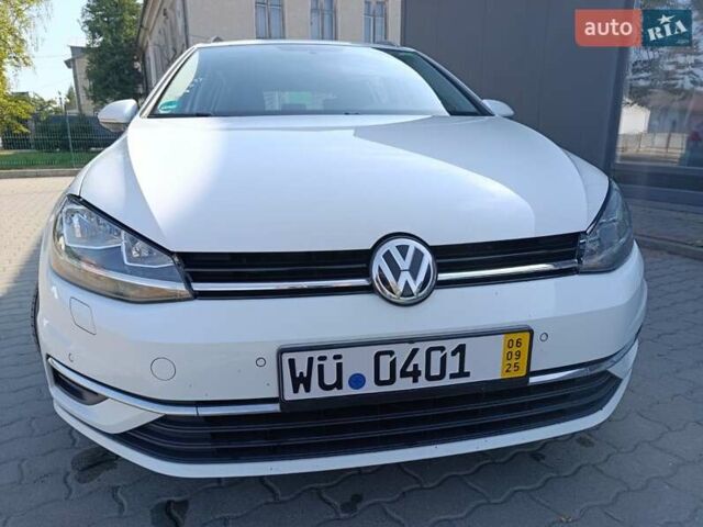 Белый Фольксваген Гольф, объемом двигателя 1.6 л и пробегом 205 тыс. км за 14999 $, фото 1 на Automoto.ua