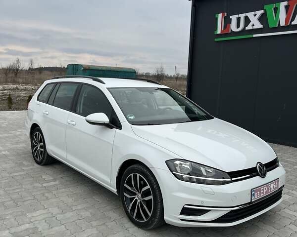 Белый Фольксваген Гольф, объемом двигателя 1.97 л и пробегом 261 тыс. км за 14900 $, фото 1 на Automoto.ua